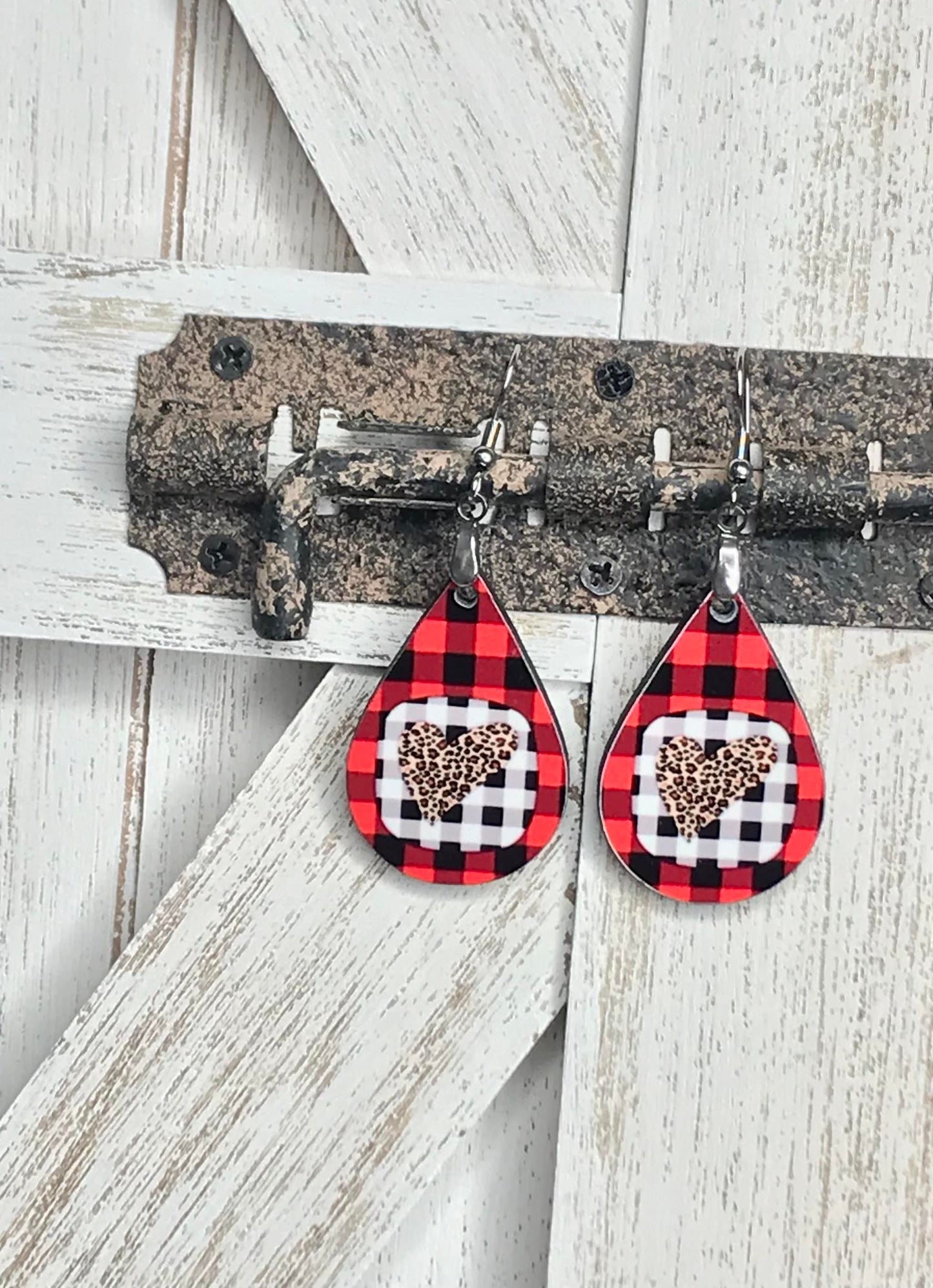 PLAID EARRINGS WITH LEOPARD HEART